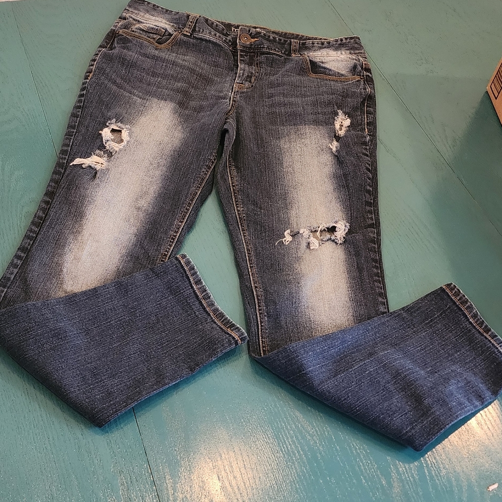3/$25-Maurices 9/10 Distressed Skinny Jeans